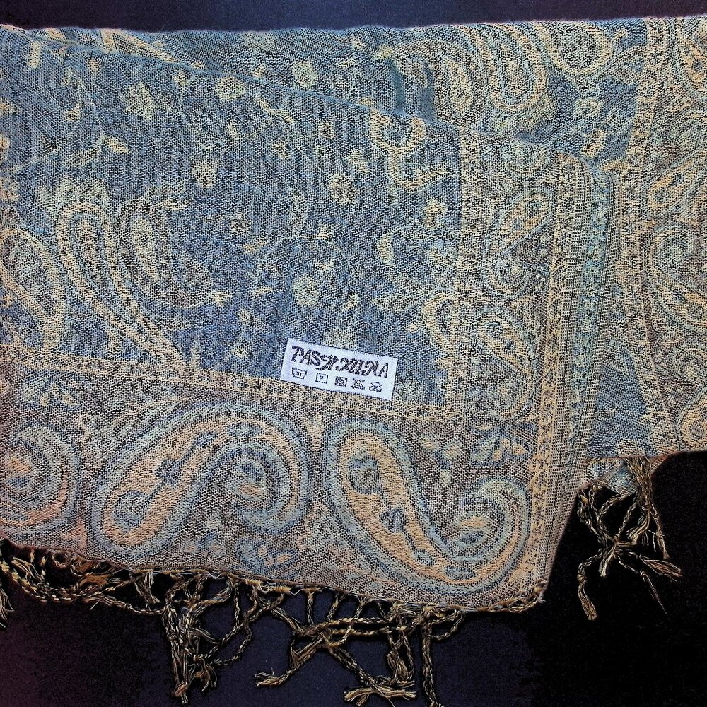 Pashmina brand shawl